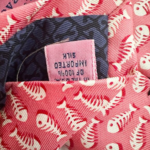 Vineyard Vines Martha's Handpicked Shep Ian Salmon Pink Fish Bones Silk Tie - Picture 5 of 7